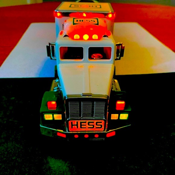 1991 “Hess” Gasoline Toy Hauler with Lamborghini Race Car - Picture 7 of 11